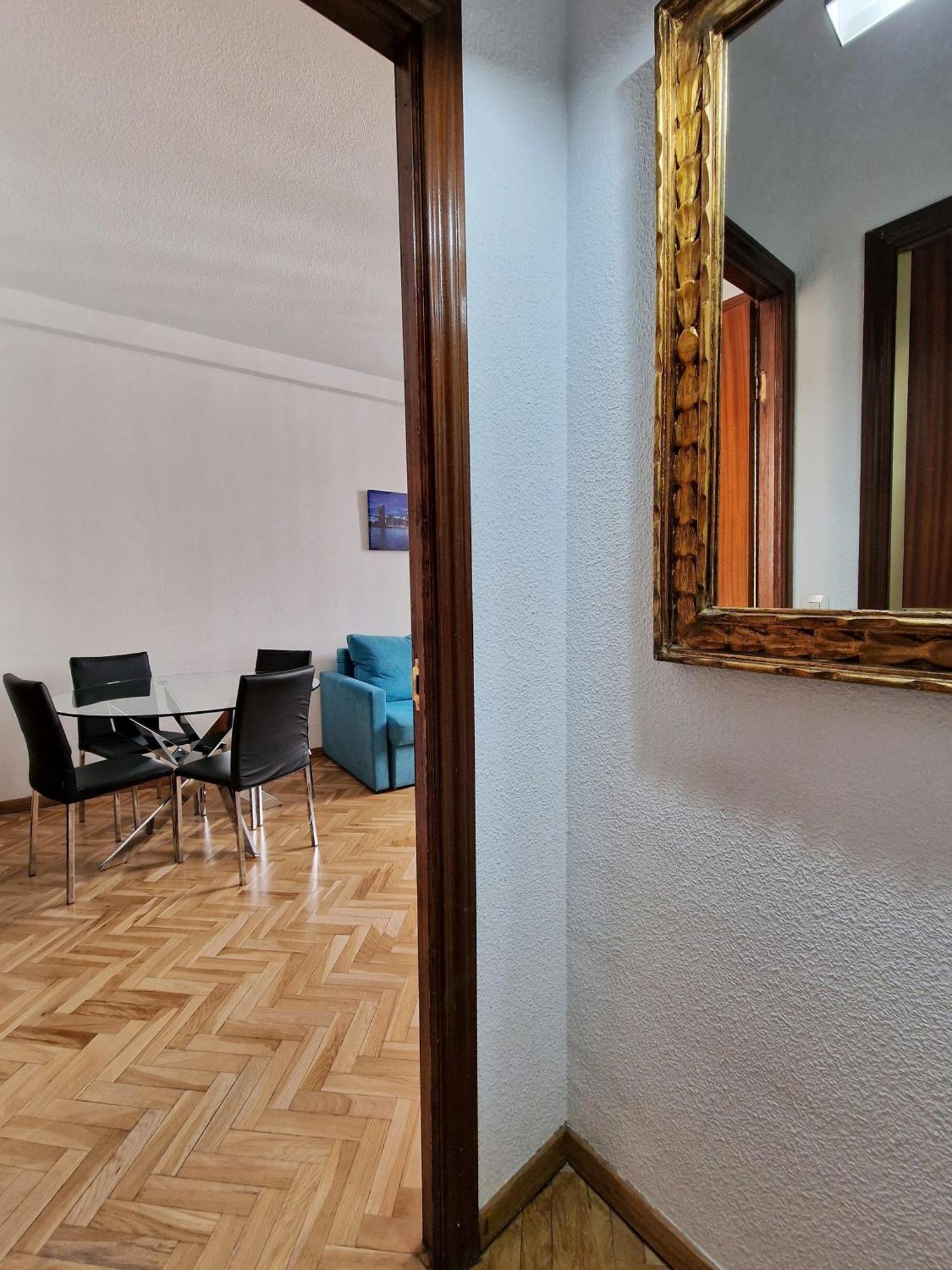 Mayor Calle: Historic Centro Near Plaza Mayor Apartment