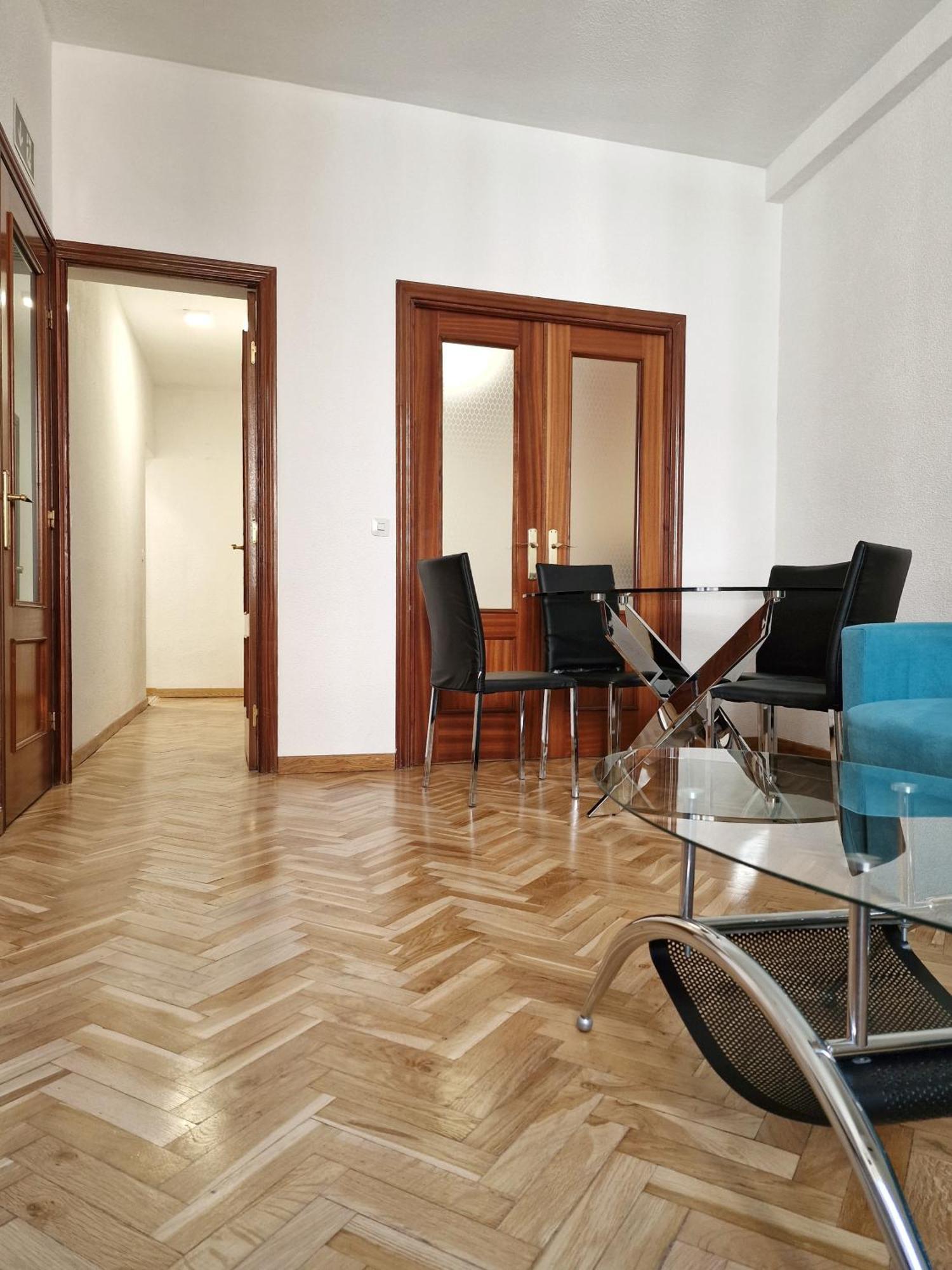 Mayor Calle: Historic Centro Near Plaza Mayor Apartment